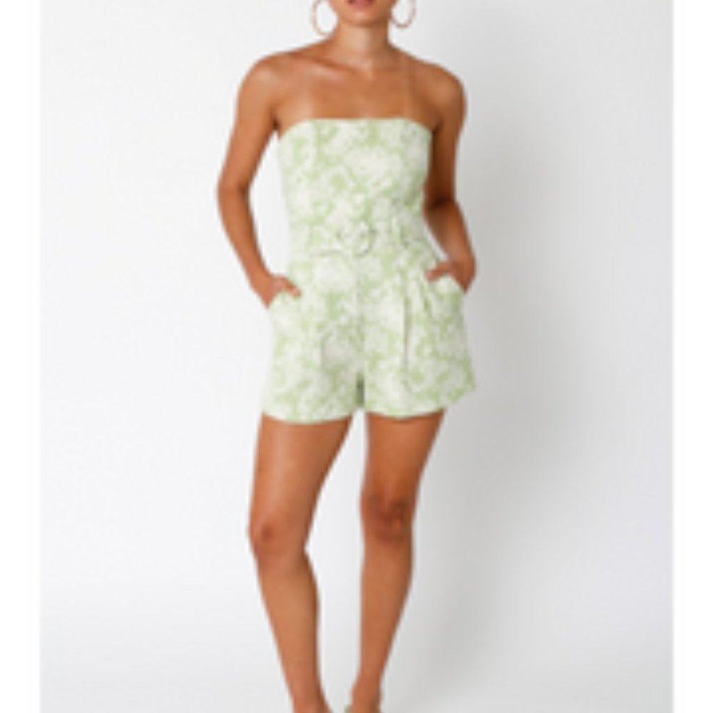 RUBY AND JENNA FLORAL BELTED ROMPER SIZE S GREEN